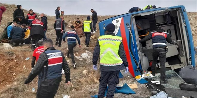 Cezaevi nakil arac devrildi. 2'si ar 9 yaral