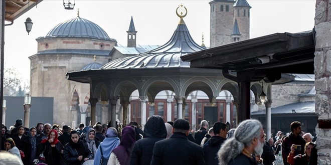 Mevlana Mzesi'nde 'ebiarus' younluu yaanyor