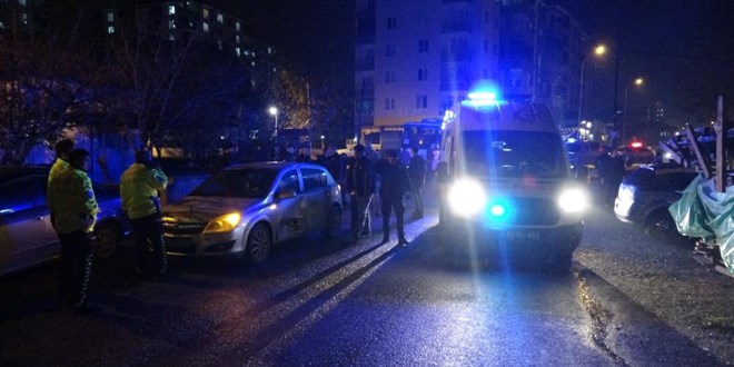 Polis ekibi kaza geirdi: 2 yaral