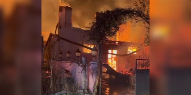 ankr'da yangn: ki ev kle dnd