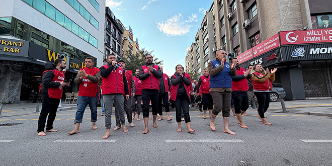 zmir Bykehir Belediyesi iilerinden plak ayakl eylem - Son Dakika Haber