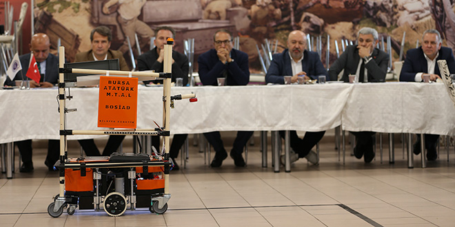 Liselilerin gelitirdii otonom robot 'Vektr' sanayide i ykn hafifletecek