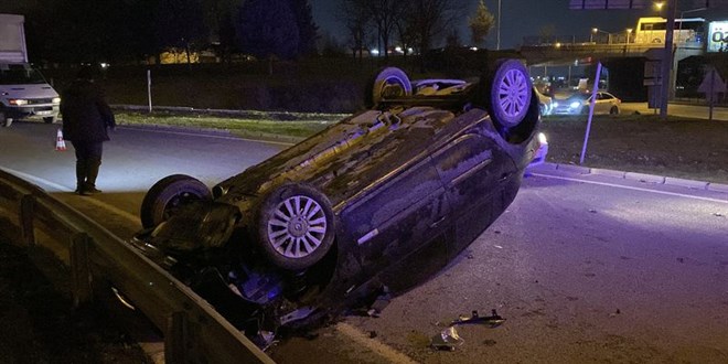 Bursa'da kontrolden kan otomobil takla att