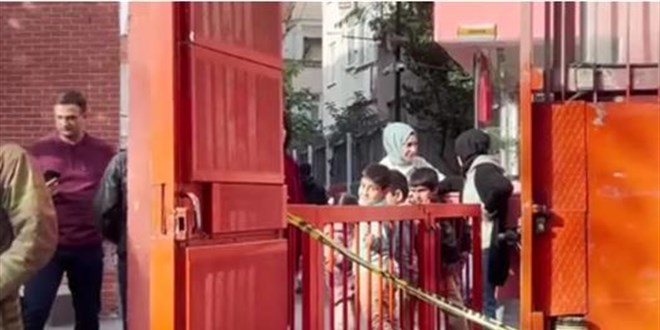 Fatih'te ilkokulda panik anlar! renciler tahliye edildi - Son Dakika Haber