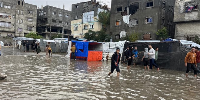 Gazze'deki Salk Bakanl: Su altnda kalan adrda bir bebek souktan ld