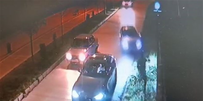 Polis memuruna otomobille arpan 2 kardee gzalt