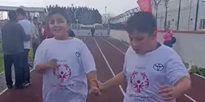 Yrekleri stan grnt: zel eitim rencisi yar brakt, arkadan bekledi