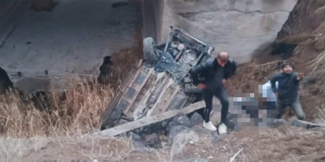 Sivas'ta otomobil menfeze devrildi: 1 l - Son Dakika Haber