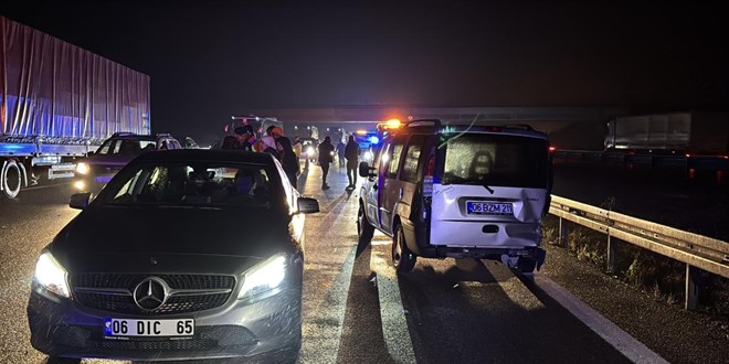 Bolu'da otomobil ile hafif ticari ara arpt: 9 yaral