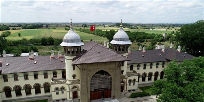 �niversitenin yerle�keye �cretli giri� uygulamas�na y�r�tmeyi durdurma