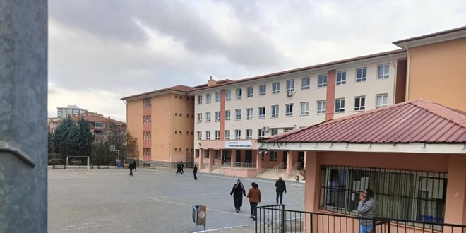 K�z ��rencilerine cinsel organ�n�n foto�raf�n� g�nderen tacizci ��retmen tutukland� - Son Dakika Haber