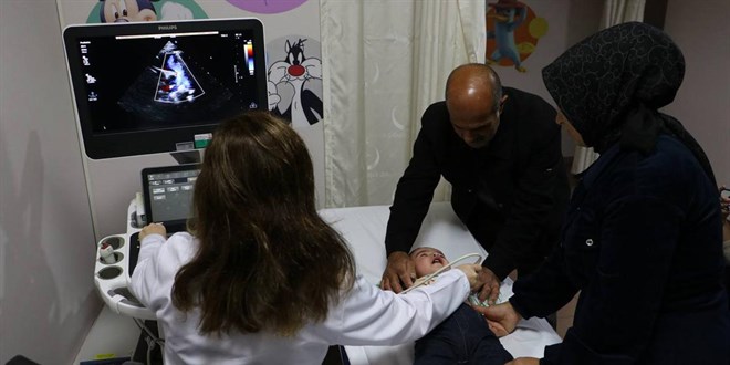 Yar�m kalple do�an bebek mucizeyi ba�ard�