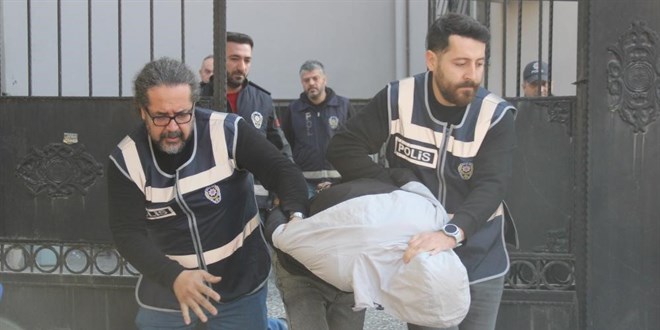 �ocuklar�n�n bo�az�na b��ak dayayan o babaya tahliye - Son Dakika Haber