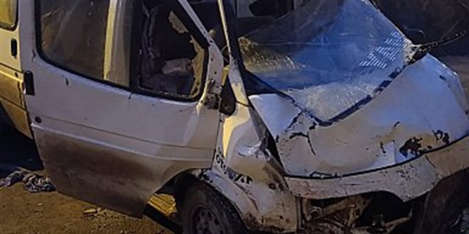 Sinop'ta i��ileri ta��yan minib�s kaza yapt� 1 �l�, 10 yaral�