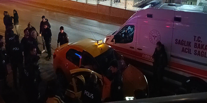 Tart��t��� polis taraf�ndan ba��ndan vurulan Berk, hastanede �ld�