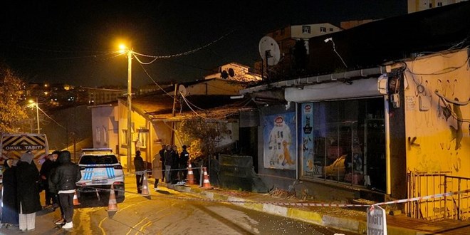 �stanbul Sar�yer'de gecekonduya yaslanan bina tahliye edildi - Son Dakika Haber