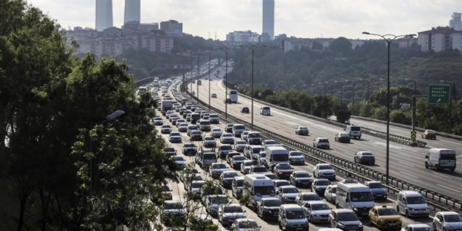 Otomobil kay�tlar� kas�mda artt�, y�ll�k d���� ise s�r�yor - Son Dakika Haber