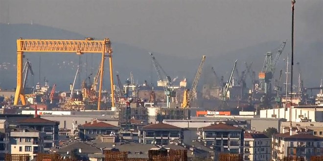 Tuzla'da tersanede gemi yang�n�