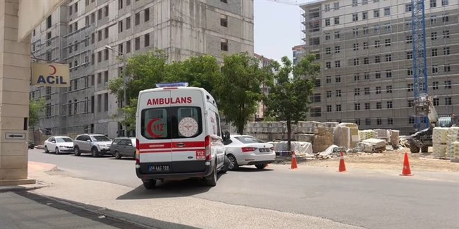 Siirt'te 2 �ocuk annesi kad�n evde b��aklanm�� halde �l� bulundu