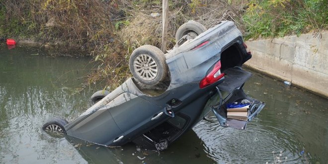 Edirne'de kazada �len arkada��n� ara�ta b�rak�p ka�t�lar - Son Dakika Haber