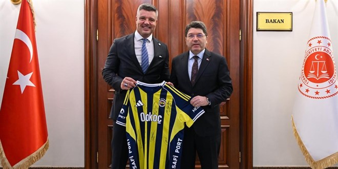 Fenerbah�e'den 'Mert Hakan imzal� forma' a��klamas�