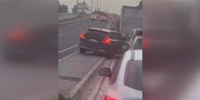 �zmir'de trafik g�venli�ini tehlikeye d���ren s�r�c�ye 8 bin 306 lira ceza