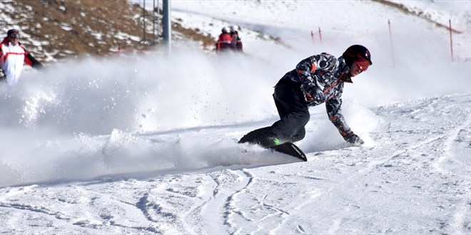 Paland�ken Kayak Merkezi'nde hafta sonu yo�unlu�u ya�an�yor - Son Dakika Haber