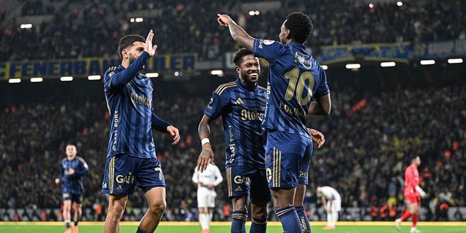 Fenerbah�e Ey�pspor'u 3-0'l�k skorla yendi