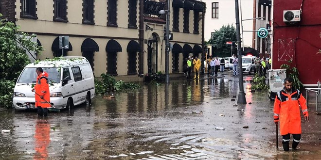 Meteoroloji'den iki il i�in 'turuncu' uyar�: Sel ve hortum riskine dikkat!