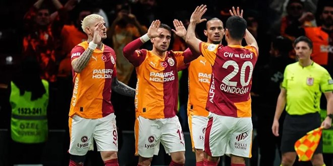 Sar�-k�rm�z�l�lar, ilk yar�y� lider kapatt� - Son Dakika Haber