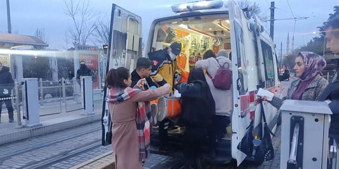 Eski�ehir'de liselilerin kavgas�nda kan akt�: 1 yaral� - Son Dakika Haber