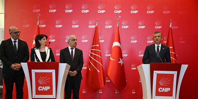 �mral� heyeti CHP Genel Ba�kan� �zel ile g�r��t�