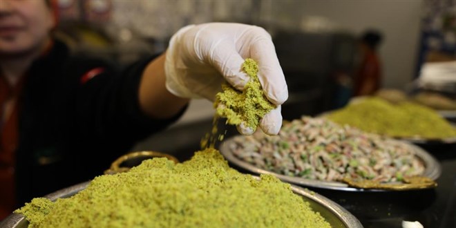 Kilogram fiyat� 3 bin TL'yi a�t�: Sahtekarlar�n kulland��� g�da boyas� ve bezelyeye dikkat!