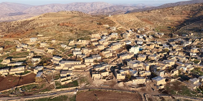 K�y okulunun e�itim mucizesi: 20 y�lda 53 doktor ve 150 ��retmen yeti�ti!