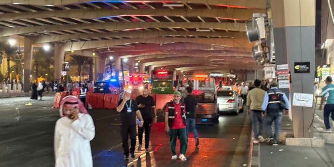 Mekke'de ring otob�s� T�rk kafilesine �arpt�: �l� ve yaral�lar var