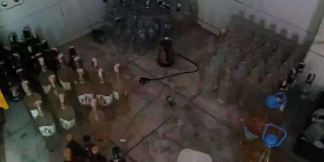 �zmir'de y�lba�� �ncesi sahte alkol operasyonu: �� tutuklama - Son Dakika Haber