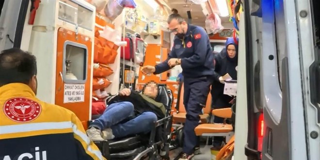 4 ayl�k hamile kad�n� darbedip soka�a att�lar - Son Dakika Haber