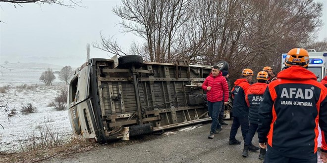 Sivas'ta ��renci servisi devrildi: 14'� ��renci 15 yaral� - Son Dakika Haber