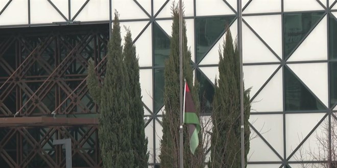 Libya'n�n Ankara B�y�kel�ili�inde bayraklar yar�ya indirildi - Son Dakika Haber