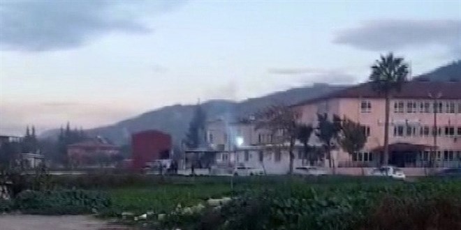 Hatay'da elektrik tellerinin bomba gibi patlad��� anlar panik yaratt� - Son Dakika Haber