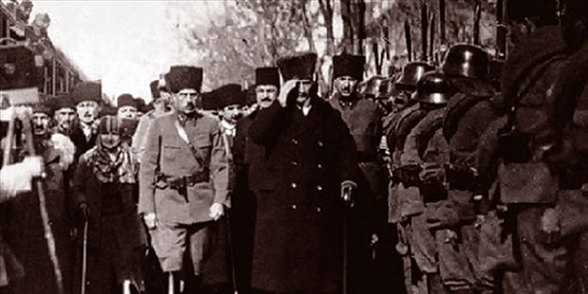 Atat�rk'�n Ankara'ya geli�inin 106. y�l d�n�m� dolay�s�yla 'Se�menler Kortej Y�r�y���' d�zenlendi