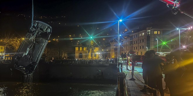 Kontrolden ��kan ara� Ye�il�rmak Nehri'ne d��t�: 1 �l�, 1 yaral� - Son Dakika Haber