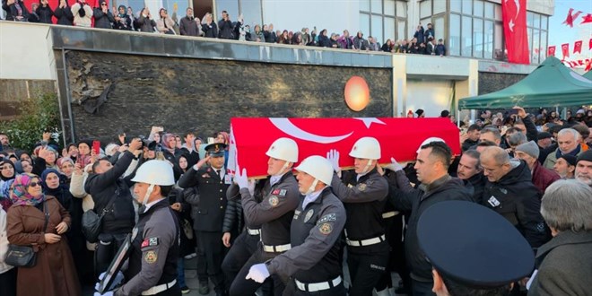 DEA� operasyonunda �ehit olan polis memurlar� topra�a verildi