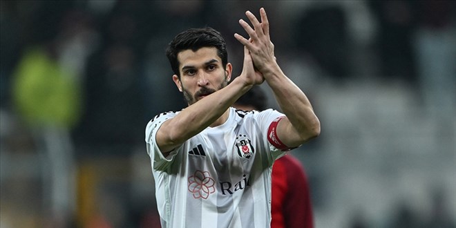 Be�ikta�l� futbolcu Necip Uysal'dan vefas�zl�k sitemi - Son Dakika Haber