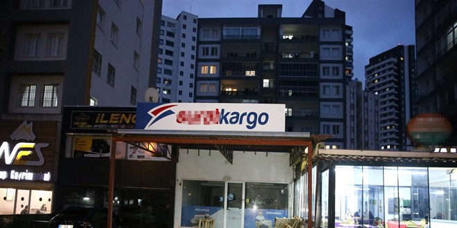 Ka�ak sigaray� polise bildiren kargo �ube m�d�r�n� �ld�rd� - Son Dakika Haber