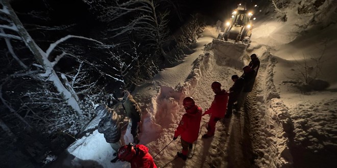 Rize'de u�uruma yuvarlanan cipteki 2 ki�i hayat�n� kaybetti