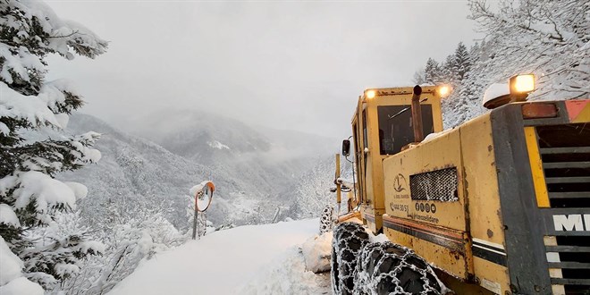 Yo�un kar nedeniyle baz� yollarda ula��m durdu - Son Dakika Haber