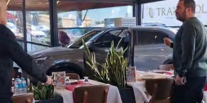 �nl� sanat�� kulland��� ara�la restorana dald� - Son Dakika Haber