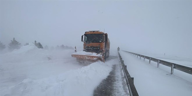 Sivas'�n d��ar� ile ula��m� kesildi