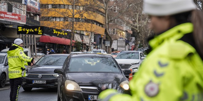 EGM, 163 bin 453 asayi� personeliyle y�lba�� gecesinde sahada - Son Dakika Haber